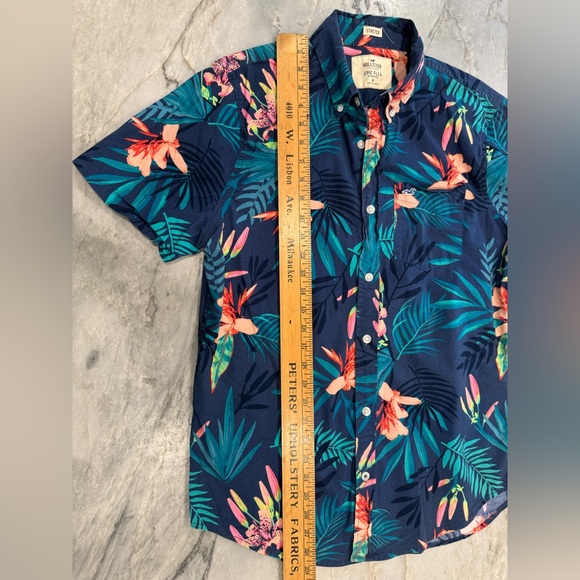 Hollister Epic Flex Tropical Exploded Print Button Down Shirt - Picture 5 of 7